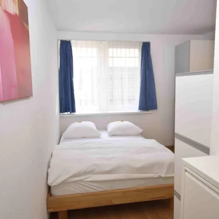 Appartement At Famous Location - Stork 21 *